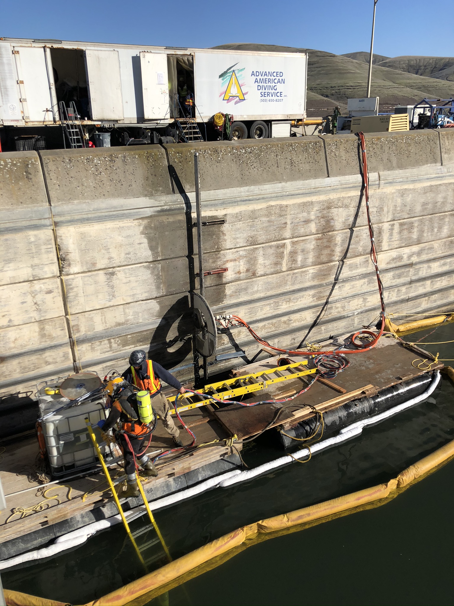 Little Goose Dam NavLock Leak Sealing